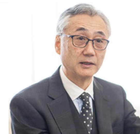 父親はどんな人？家族構成と育った環境