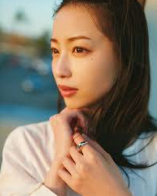 画像：指輪・旅行写真が「匂わせ」と言われる理由